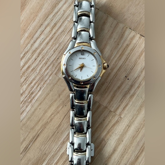 Seiko Vintage Luxury Ladies Diamond Watch Two-Tone Bracelet White Dial main image 4